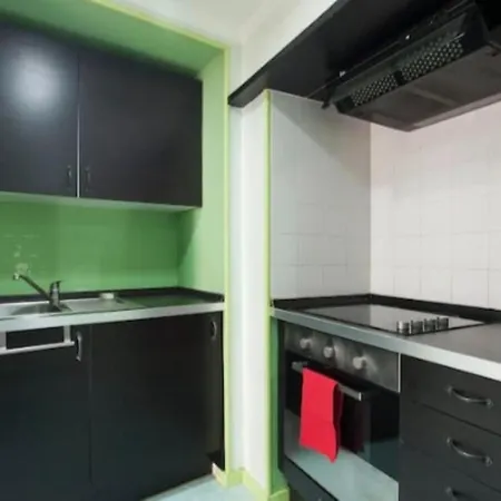 Charming Apt, Great Location شقة